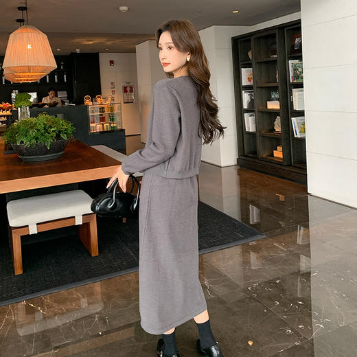 奢姿大码女装2025秋季减龄绣花胖妹妹针织加吊带连衣裙两件套装9843969005 商品图3