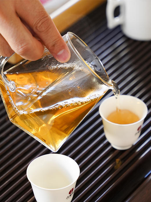 福利分享【掌柜珍藏—易武正山】2010年古掌柜自己自存的茶饼 勐海干仓存贮15年老茶，357g/饼 数量有限，成本价分享！拍5发6 商品图5