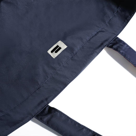 R30 新款休闲简约百搭格子双面托特包 N24JJ06649 商品图4