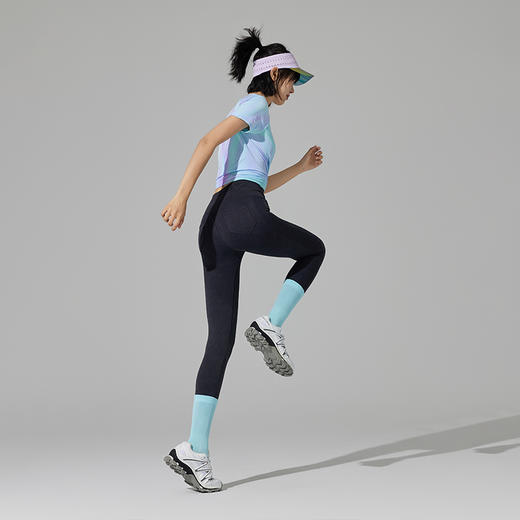 Leorrey/乐拉高弹透气轻盈一体织瑜伽运动极光幻彩半袖短袖T恤 商品图4