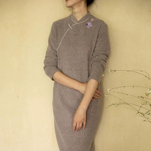 刺绣中式连衣裙，轻薄绒面软糯禅意改良旗袍HS- 23661 商品图0