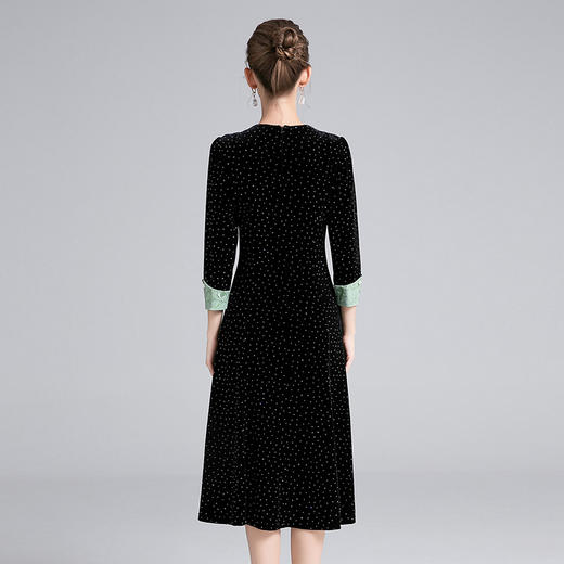 【高货deo】全新升级【铂金会员358/天猫479/差价121】(44729) 洛诗琳秋冬新款提花拼接刺绣国风丝绒烫钻设计感连衣裙女 商品图4