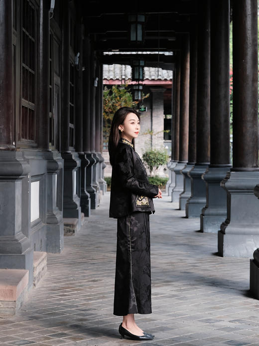 东方境X郭培| 朱墨黑刺绣提花新中式上衣 商品图4