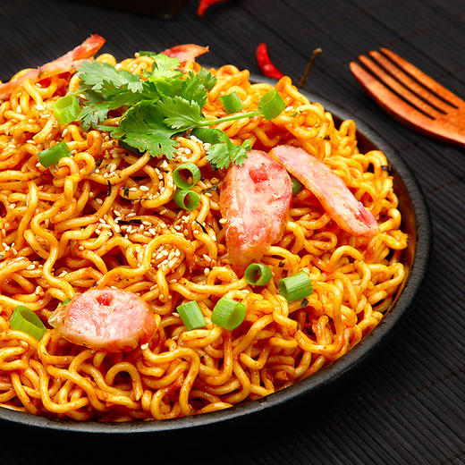 【香辣开胃！劲道爽口】小龙虾拌面方便面泡面 火鸡面 速食面蛋咸蛋黄拌面干拌面，色香味俱全。ry 商品图2