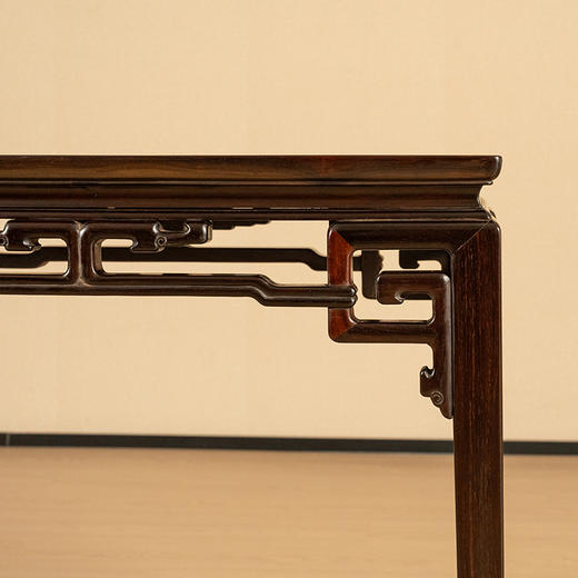 二十世纪 红木束腰马蹄腿攒接拐子纹半桌 商品图1