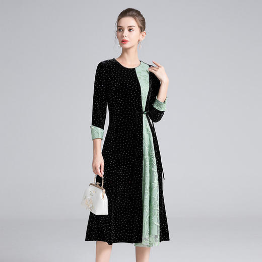 【高货deo】全新升级【铂金会员358/天猫479/差价121】(44729) 洛诗琳秋冬新款提花拼接刺绣国风丝绒烫钻设计感连衣裙女 商品图1