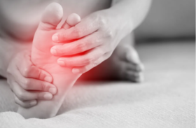  手脚麻木似“通电”！时常找上年轻人！原因竟然是... 