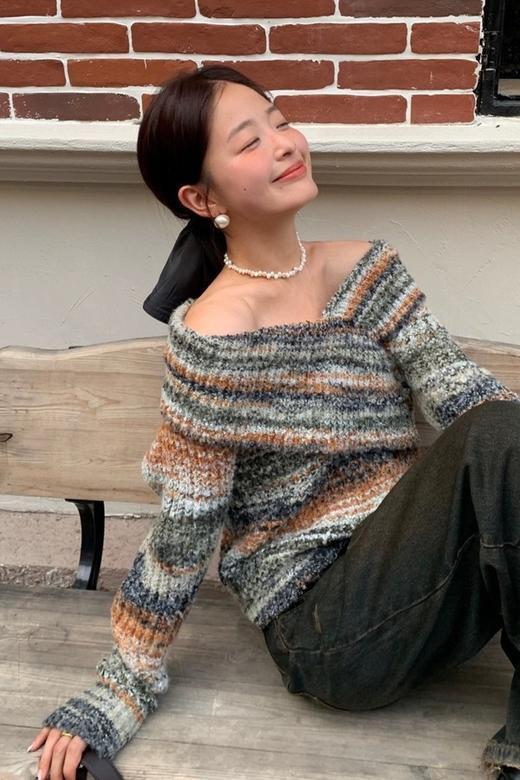 ANSUABEL 彩色针织大V领一字肩毛衣上衣 19373 商品图0