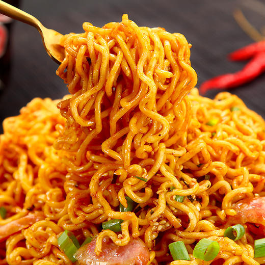 【香辣开胃！劲道爽口】小龙虾拌面方便面泡面 火鸡面 速食面蛋咸蛋黄拌面干拌面，色香味俱全。ry 商品图0