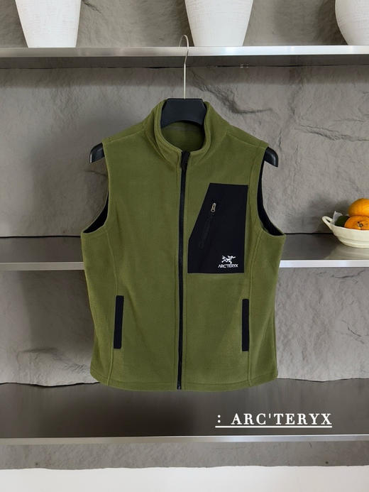 🔥【抓绒立领夹克马甲外套】情侣马甲🔥叠穿神器，一直穿到开春的神器摇粒绒面料👏满足叠穿达人的需求🙋轻盈，透气不臃肿✨ 商品图2