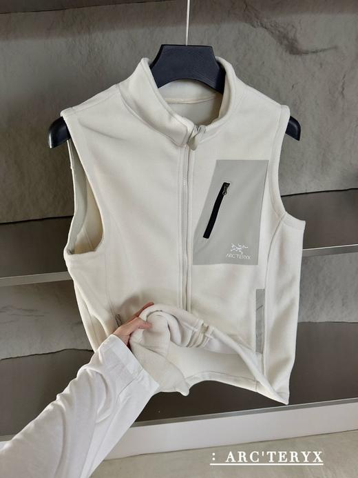 🔥【抓绒立领夹克马甲外套】情侣马甲🔥叠穿神器，一直穿到开春的神器摇粒绒面料👏满足叠穿达人的需求🙋轻盈，透气不臃肿✨ 商品图4