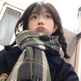 【暖意融融，点亮冬日】新品JK围巾，百搭甜美的新款围巾，格子花纹给人髙级感，冬季必备保暖之选。特别适合女性学生搭配，让你在校园中更具魅力。学生必备，女性必买！
