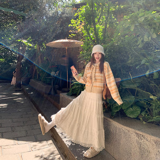 <曾小咸推荐>冬季复古黄条纹连帽小熊毛衣 商品图1