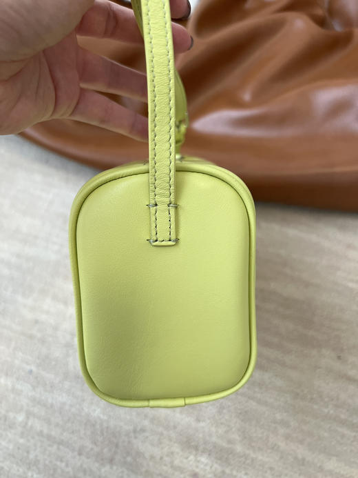 1110-8 双十一绝杀亏清 TR 90年代 小鸡黄 笔筒手袋 笔筒包 商品图4