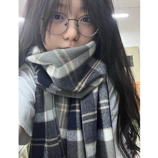 【暖意融融，点亮冬日】新品JK围巾，百搭甜美的新款围巾，格子花纹给人髙级感，冬季必备保暖之选。特别适合女性学生搭配，让你在校园中更具魅力。学生必备，女性必买！ 商品图1