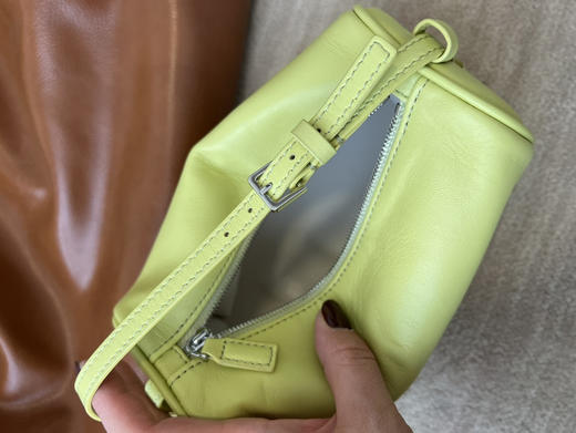 1110-8 双十一绝杀亏清 TR 90年代 小鸡黄 笔筒手袋 笔筒包 商品图12