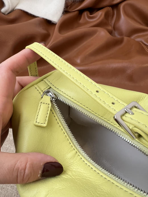 1110-8 双十一绝杀亏清 TR 90年代 小鸡黄 笔筒手袋 笔筒包 商品图9