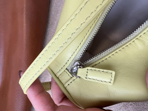 1110-8 双十一绝杀亏清 TR 90年代 小鸡黄 笔筒手袋 笔筒包 商品图13