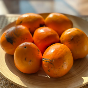 【青山脆柿 】山泉水灌溉 露天自然生长，霜降树熟采摘，超长果期不催熟，不硬吃脆甜，软吃蜜甜。