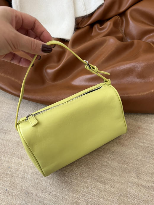 1110-8 双十一绝杀亏清 TR 90年代 小鸡黄 笔筒手袋 笔筒包 商品图8