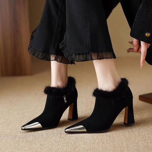 【预售5天】羊翻皮金属尖头高跟鞋，加绒貂毛时尚粗跟裸靴XH&M933 商品图0