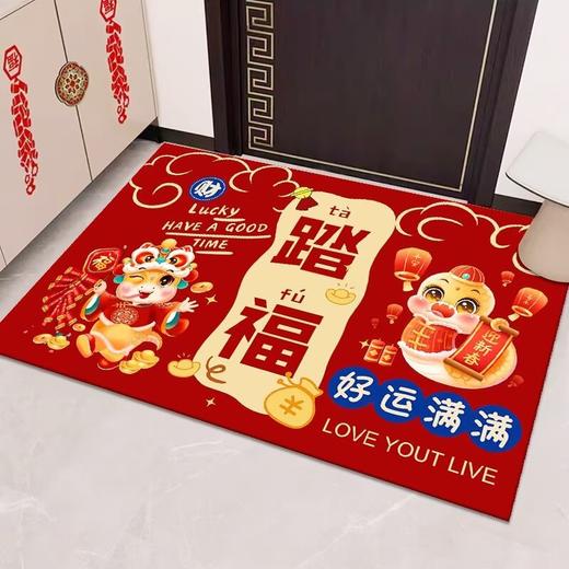 【年味带回家❗️蛇年水晶绒入户门垫】2025新款蛇年卡通红色地垫，水晶绒面料 柔软舒适亲肤 不掉毛不掉色，喜庆开门红地毯入户耐脏脚垫门外蹭土垫QQ 商品图6
