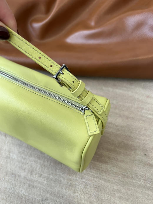 1110-8 双十一绝杀亏清 TR 90年代 小鸡黄 笔筒手袋 笔筒包 商品图5