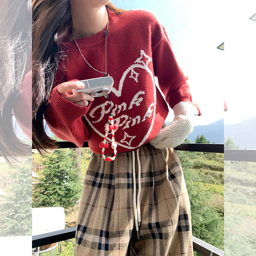 <曾小咸推荐>新品现货秒杀！卖完下架不再补 ！微信粉丝打折价！！ 氛围感爱心宽松短款毛衣 日常159.99/件 立减70 秒杀89.99/件！！ 商品图1