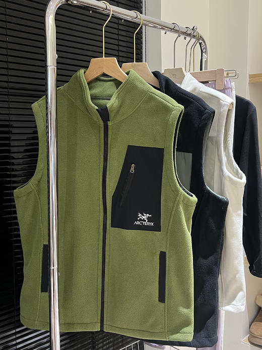 🔥【抓绒立领夹克马甲外套】情侣马甲🔥叠穿神器，一直穿到开春的神器摇粒绒面料👏满足叠穿达人的需求🙋轻盈，透气不臃肿✨ 商品图1