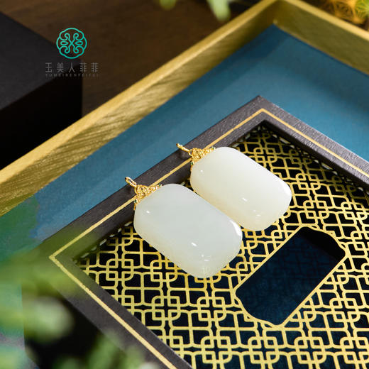 玉美人菲菲HZ/18K和田玉羊脂无事牌吊坠约36*20mm/多样性发一 商品图0