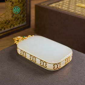 18k和田玉无事牌吊坠约48*32mm