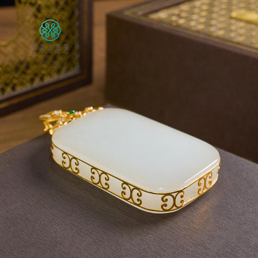 18k和田玉无事牌吊坠约48*32mm 商品图0