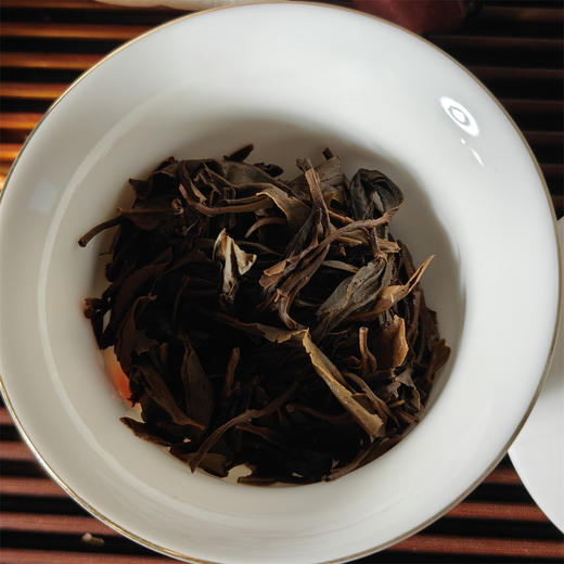 中期易武古树天花板，11年老生茶，市面绝版，2013年兴海茶厂生肖纪念饼357克/片（每个订单带2泡茶样试茶） 商品图8