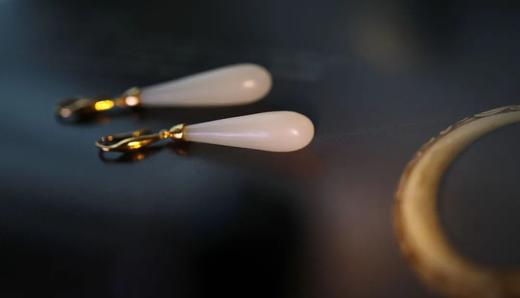 瑶台枝 ｜黄金水滴白玉耳环 商品图2