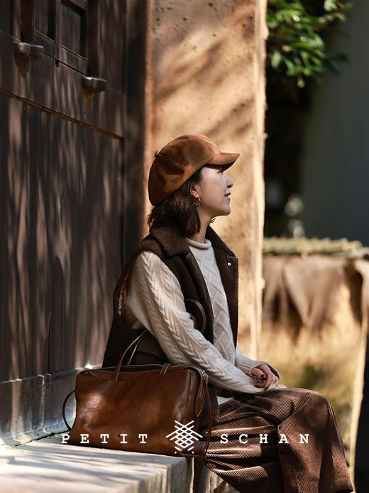 PETIT SCHAN小闪 #076 The person selling newspapers 卖报的小行家 意大利进口柔雾感羊反绒报童帽 商品图8