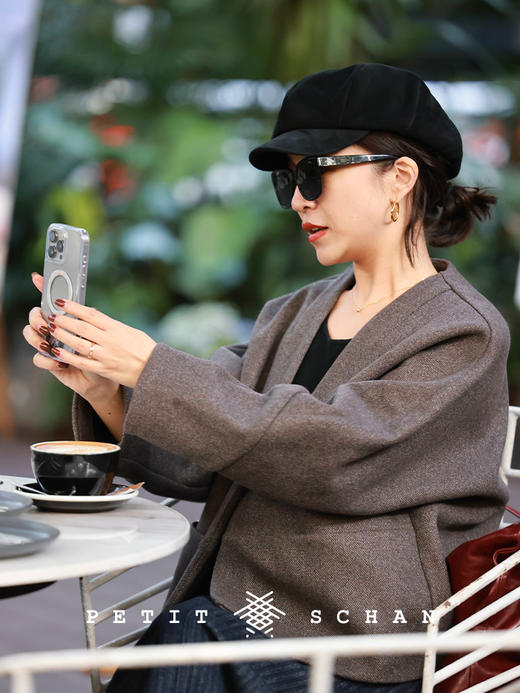 PETIT SCHAN小闪 #076 The person selling newspapers 卖报的小行家 意大利进口柔雾感羊反绒报童帽 商品图0