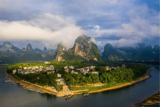 阳朔兴坪古镇+遇龙河漂流+十里画廊+西街三日游【日落观景下午茶|跨斗车骑行|网红热气球|特色民宿（私家团）】多人预订立享优惠！ 商品图0