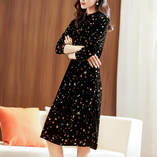 丁摩 春秋季新款女装时尚优雅星星印花松紧腰显瘦丝绒长袖连衣裙潮4ZF-73021 商品图2
