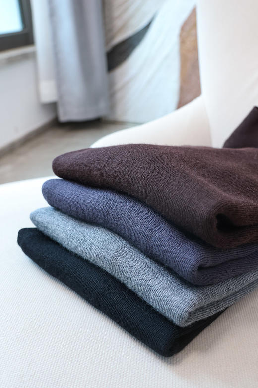 基础百搭烟管领羊毛衫 商品图4