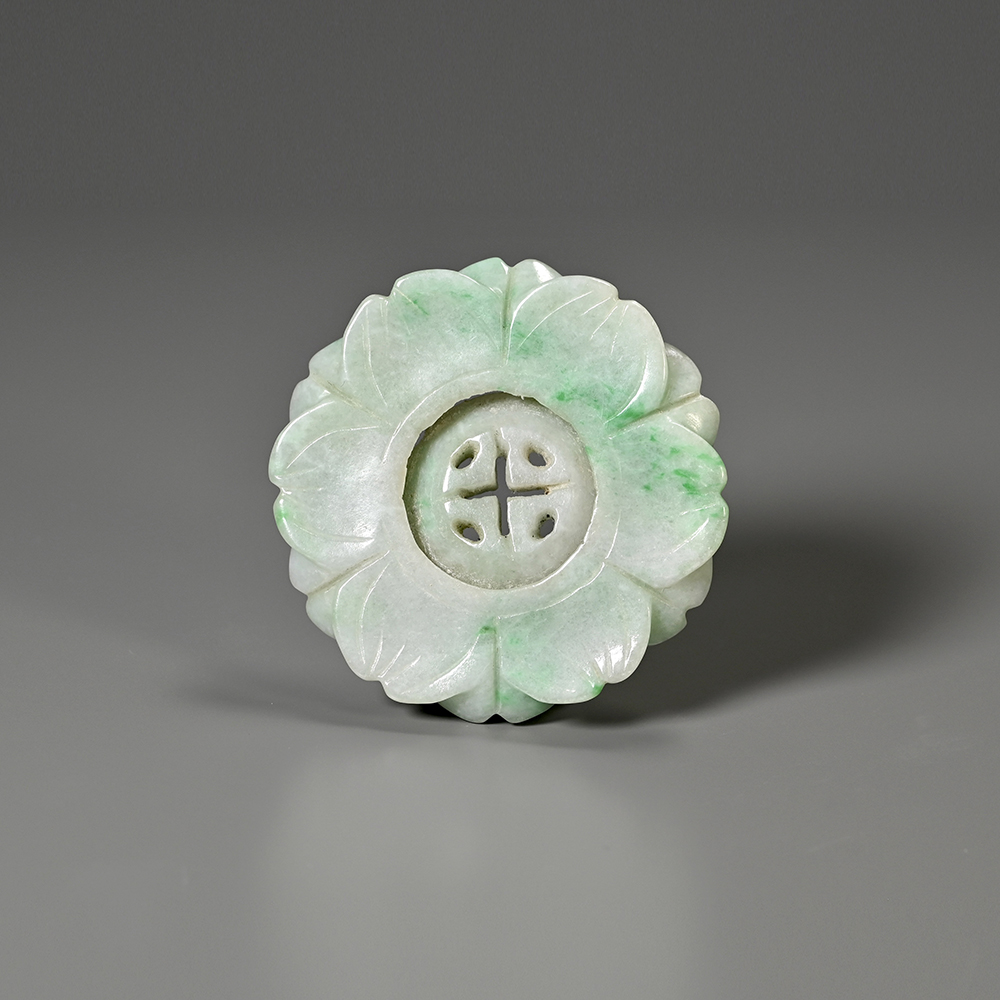 清代翡翠“财源滚滚”莲花转心佩