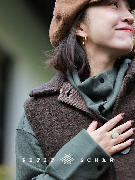 PETIT SCHAN小闪 #076 The person selling newspapers 卖报的小行家 意大利进口柔雾感羊反绒报童帽 商品图6