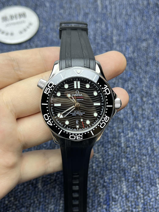 升级版 经典欧米茄OMEGA海马300米系列"黑海马"潜水男士腕表
机芯：搭载进口原装西铁城 商品图1