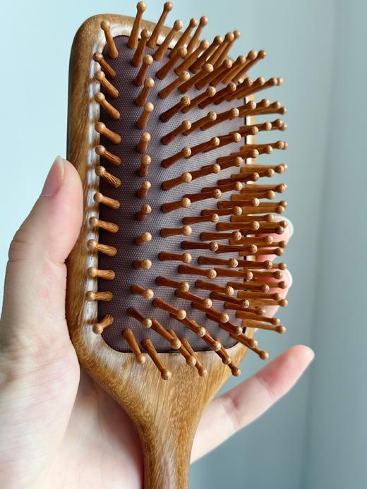 📣29.9一把‼梳出明星同款高颅顶～【进口龙凤檀木气垫按摩梳】  按摩头皮促进血液循环，保护毛囊  用过的全是好评，保证是你用了就不想换的梳子🤙 商品图13