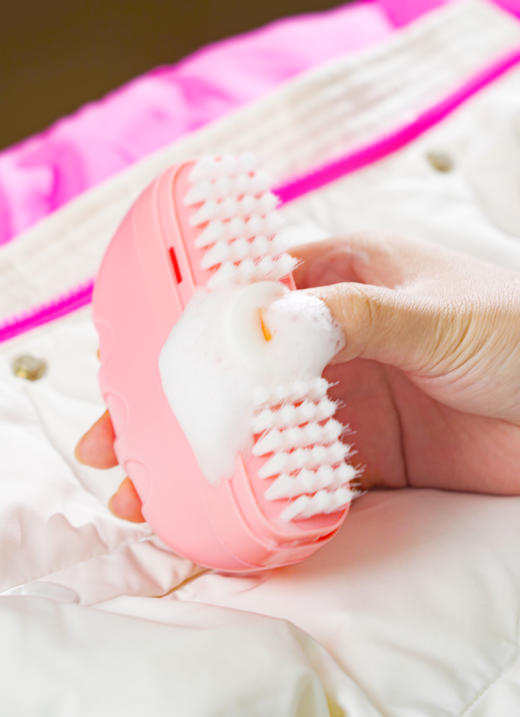 羽绒服免水洗🌟3瓶💰28.8『白倍极羽绒服清洁剂』只需要刷一刷，再擦一擦，简单轻松就去除羽绒服外套上的污渍❗ 商品图4