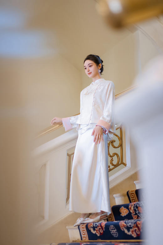 盛唐婧 |真丝蝴蝶结开衩鱼尾半裙-米白色 商品图6