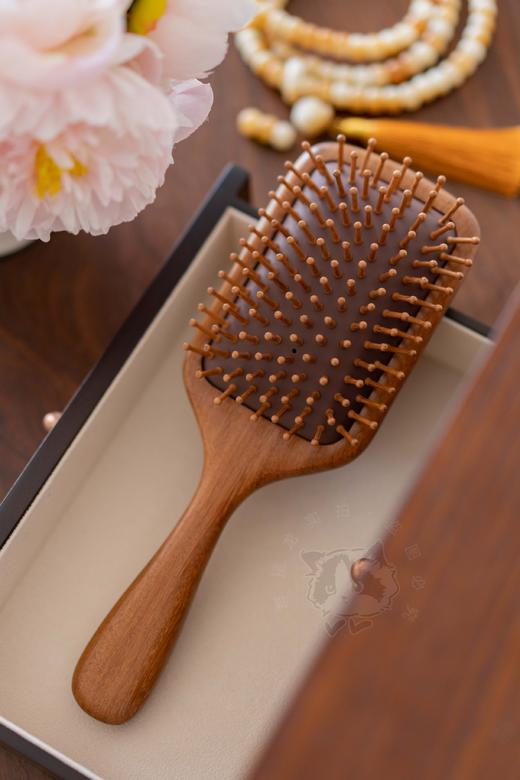 📣29.9一把‼梳出明星同款高颅顶～【进口龙凤檀木气垫按摩梳】  按摩头皮促进血液循环，保护毛囊  用过的全是好评，保证是你用了就不想换的梳子🤙 商品图11