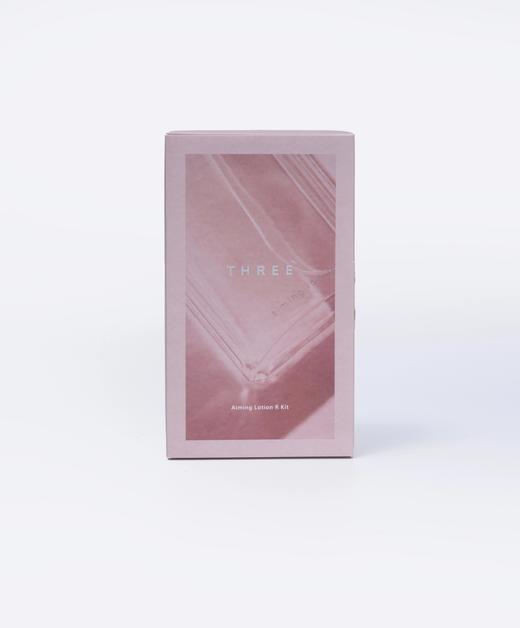 THREE 粉钻发光水礼盒（THREE 臻致焕颜精华水 140ml+臻致焕颜柔润卸妆啫喱28g+ 臻致焕颜乳液28ml) 商品图3