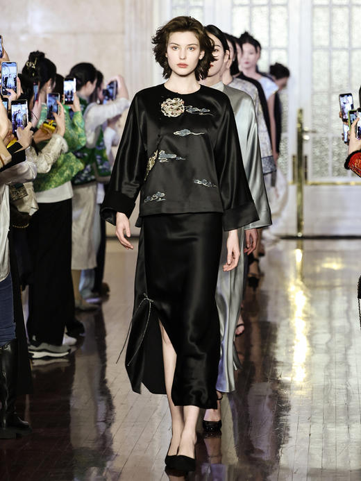 盛唐婧 |真丝蝴蝶结开衩鱼尾半裙-黑色 商品图1