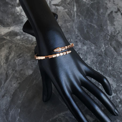 【95新】BVLGARI宝格丽Serpenti Viper系列BR860038 18K玫瑰金头尾钻蛇骨手镯M号中性款现售价：55300！051124NJS23 商品图6