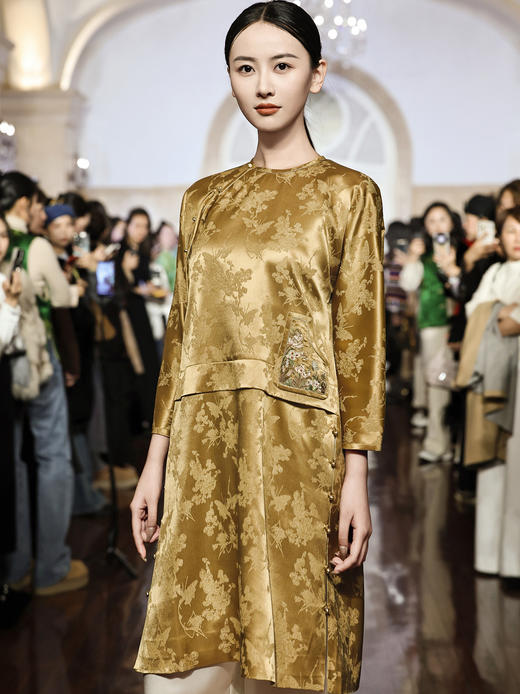 东方境X郭培|彩缎刺绣新中式长衫 商品图12